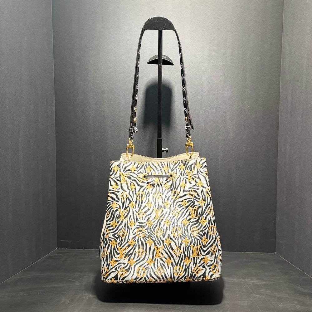 ❌SOLD❌Louis Vuitton Limited Edition NeoNoe Giant Shoulder Jungle Bucket Bag~EUC - Picture 2 of 11